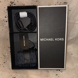 Michael Kors AirPod Case/Lanyard Gift Set